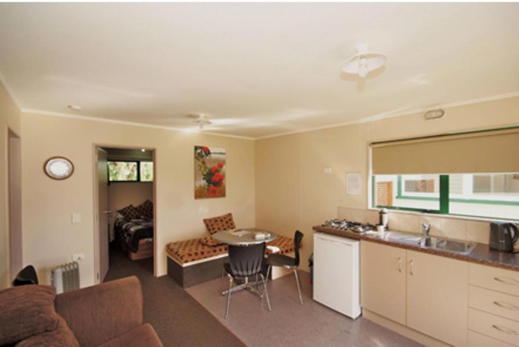 Omokoroa Kiwi Holiday Park Tauranga Room photo